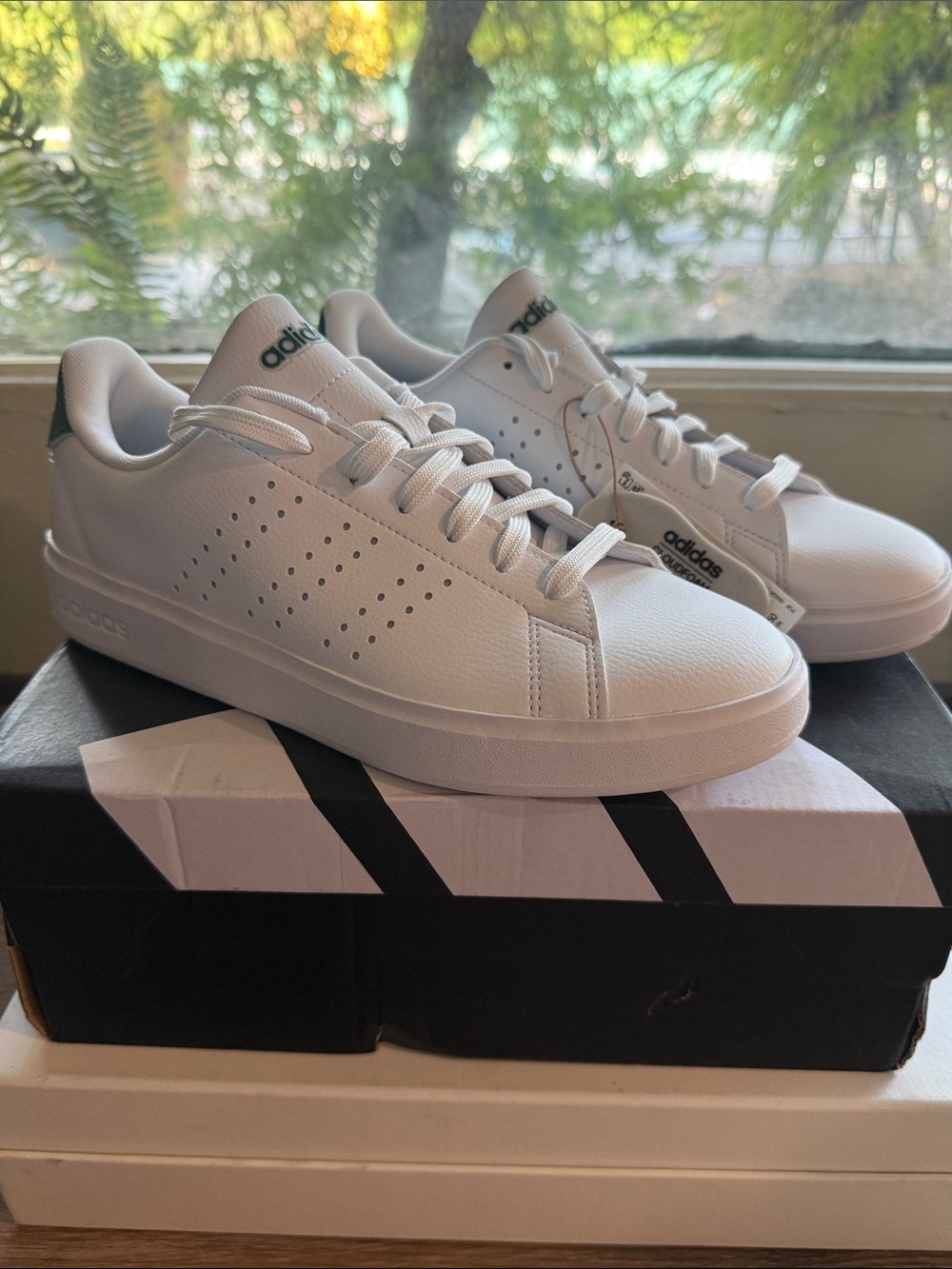 NWT Adidas Advantage 2.0 White Green Sneakers Men’s 7.5 IG9166